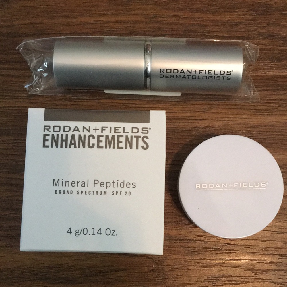 Rodan & Fields powder & brush